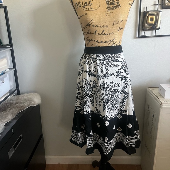 Studio West Black and White Patterned A-Line Skirt - Picture 5 of 6